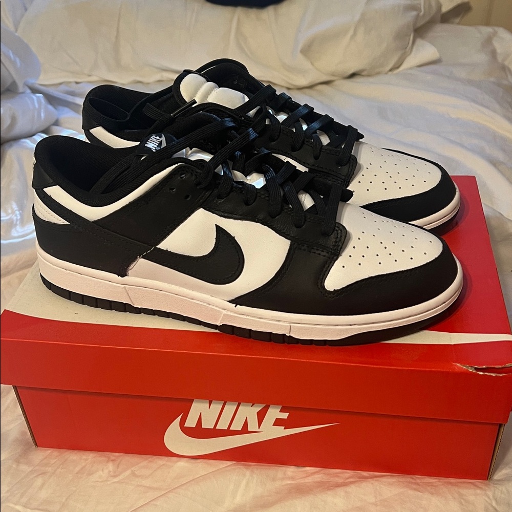 Nike Classic Black and White Low-Tops